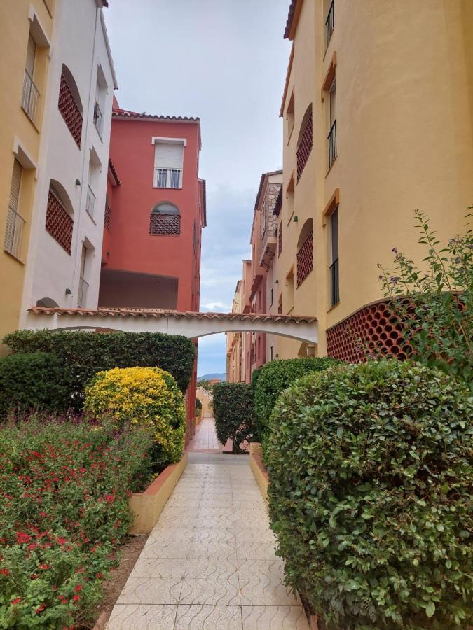Appartement Емпуриабрава Екстериор снимка