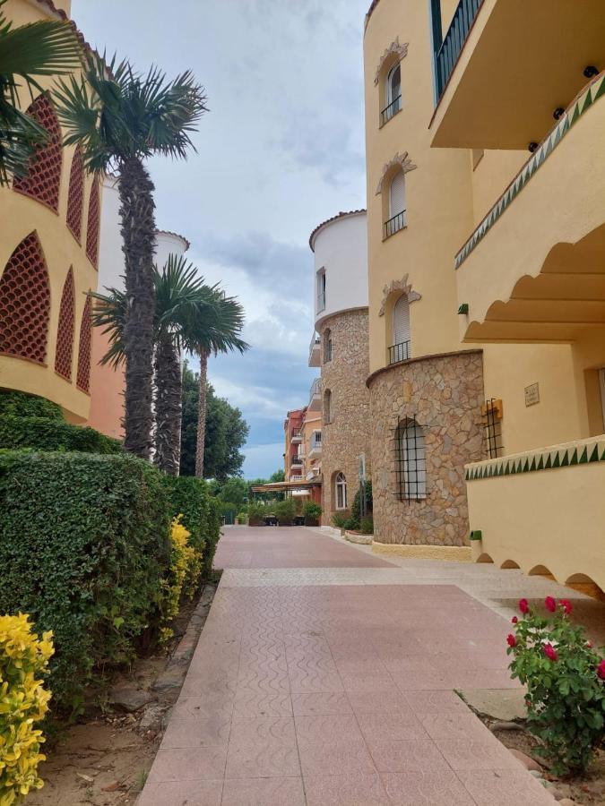 Appartement Емпуриабрава Екстериор снимка
